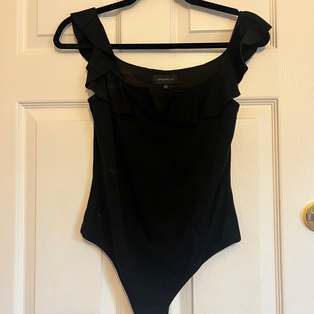 MAJORELLE Elegant Black Top